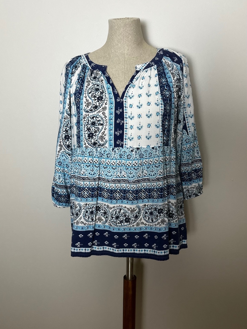 Keren Hart Blue Paisley V-neck 3/4 Sleeve Top